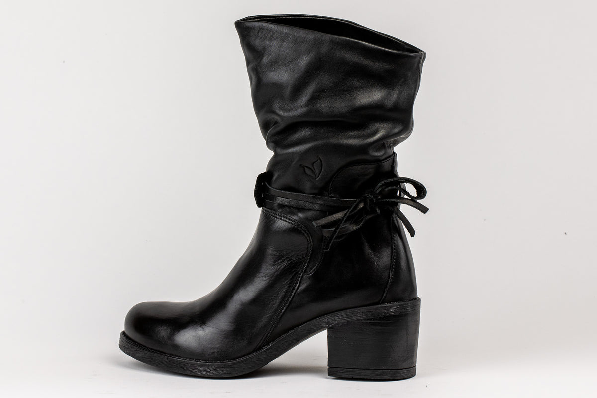 Vienna black leather boot, inner side profile with block heel